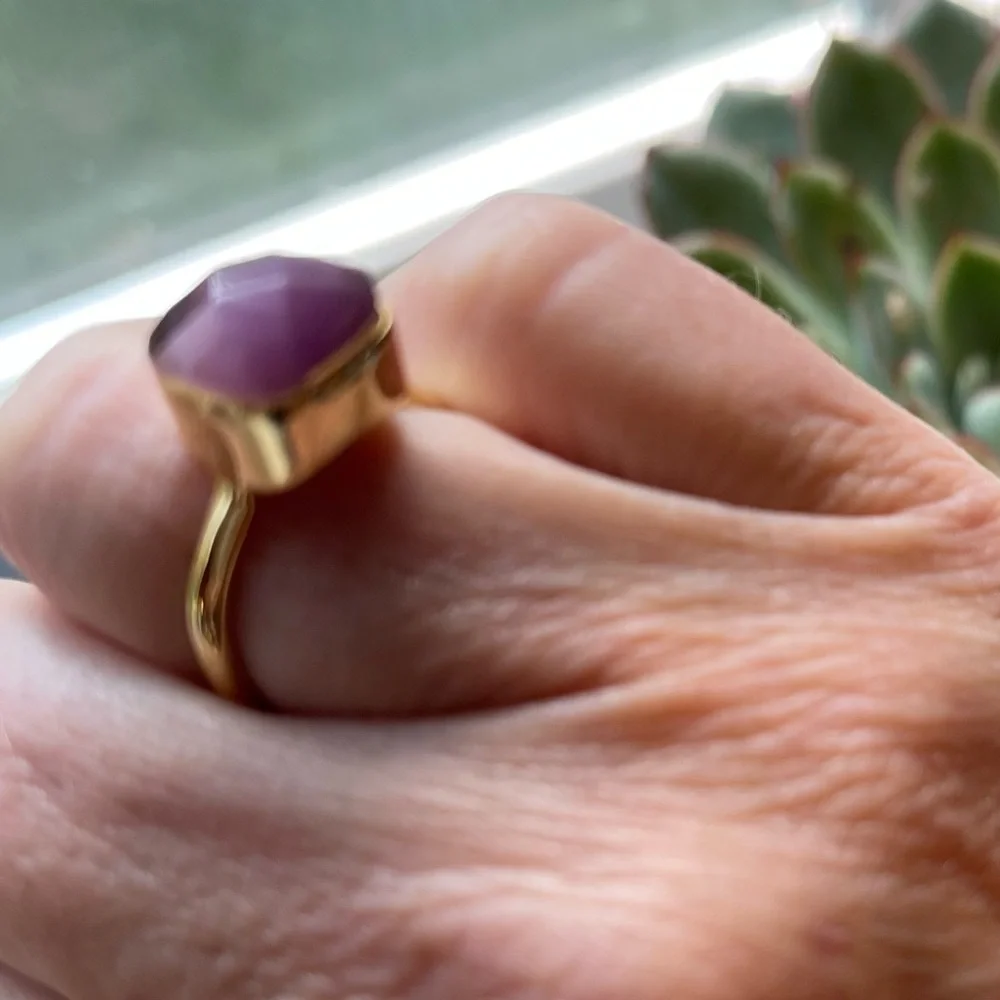 Golden Ring With Purple Stone - Size 7 - Picture 3 of 10
